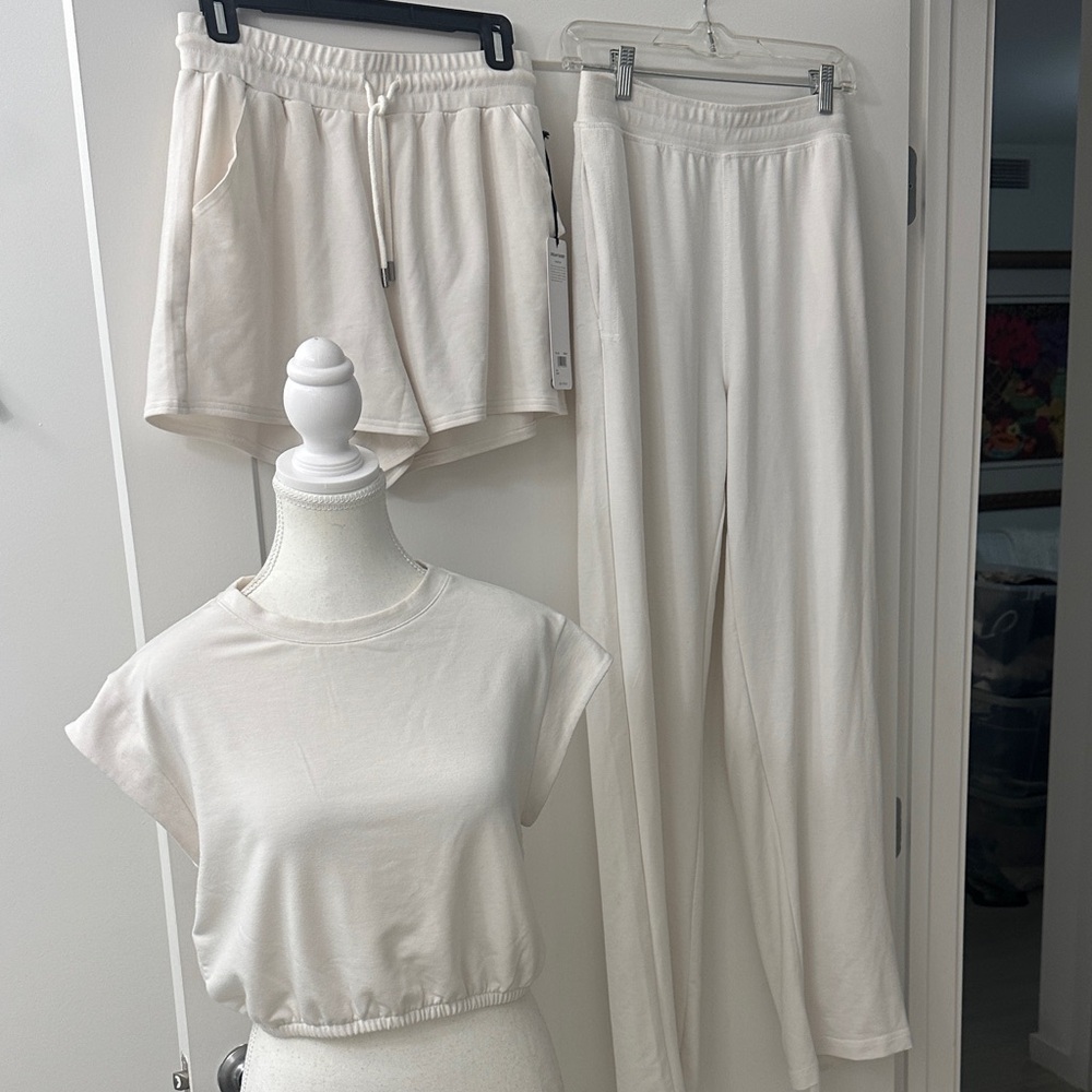 ALO Yoga Dreamy SET OF 3 pant, shorts and top  Set size medium